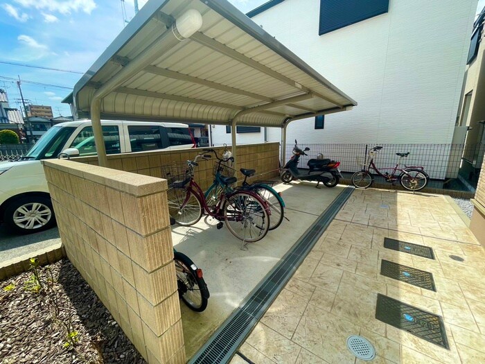 物件外観写真2　(駐輪場)