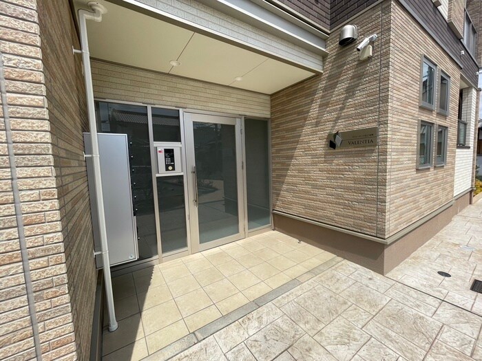 物件外観写真4　(エントランス部分)