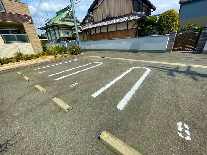 物件外観写真5　(駐車場)