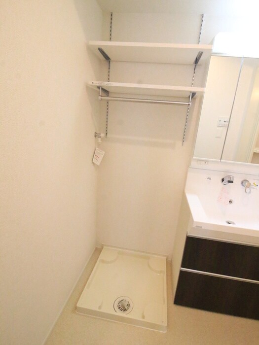 物件内観写真12　(洗濯機置場)