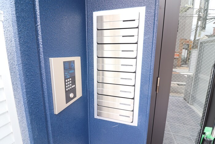 物件外観写真4　(エントランス部分)