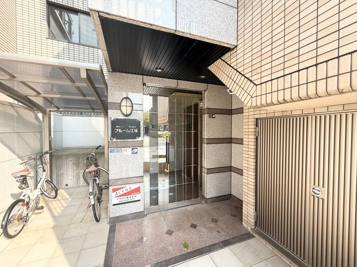 物件外観写真2　(エントランス部分)