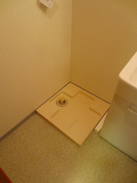 物件内観写真13　(洗濯機置場)