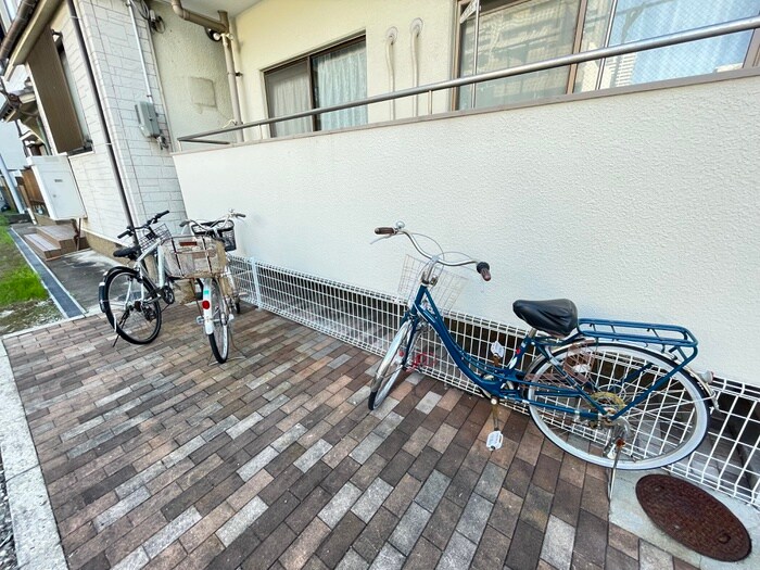 物件外観写真4　(駐輪場)