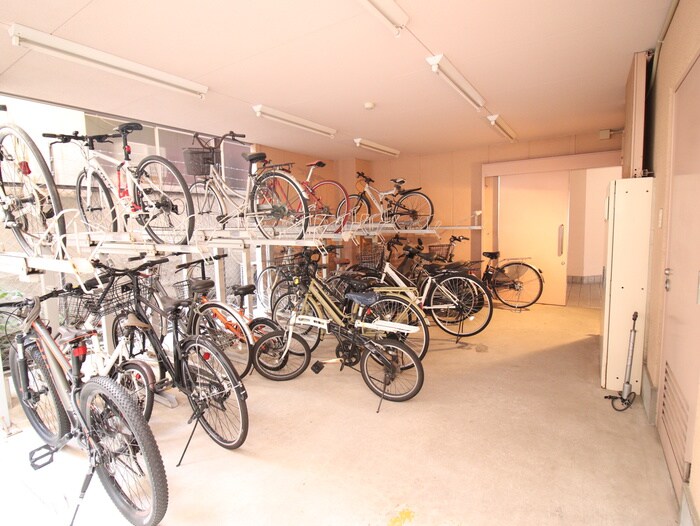 物件外観写真5　(駐輪場)