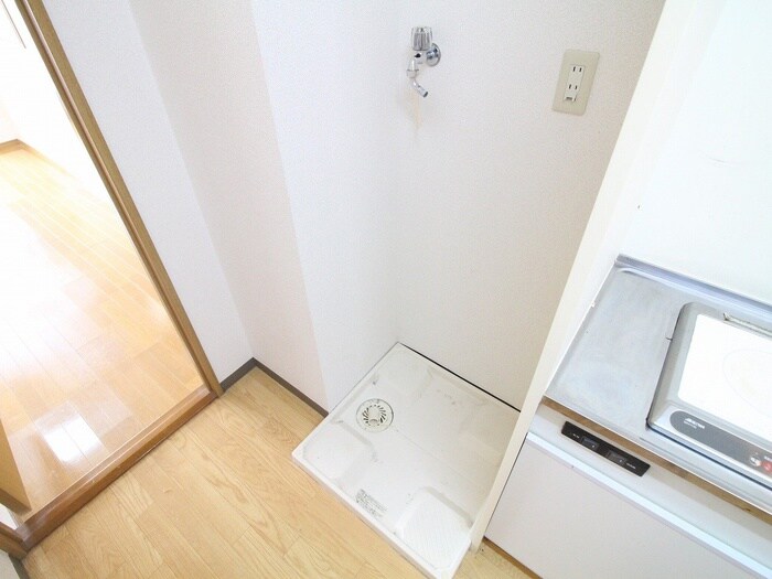 物件内観写真12　(洗濯機置場)