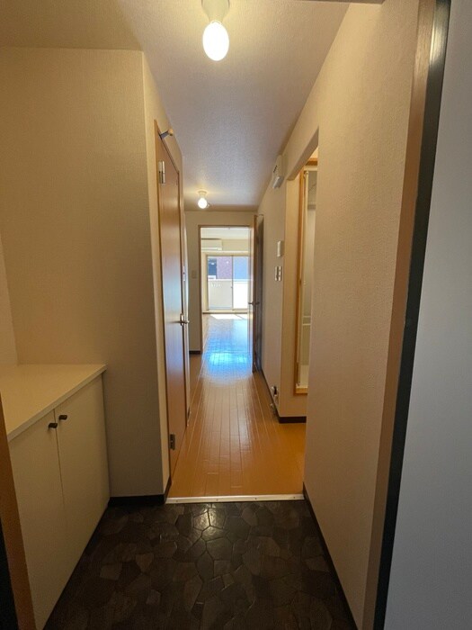 物件内観写真16　(玄関)