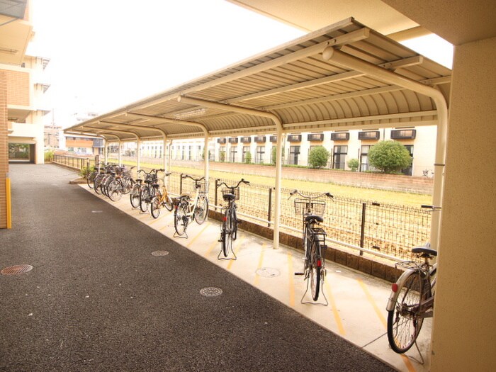 物件外観写真3　(駐輪場)