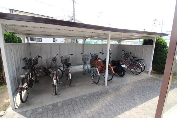 物件外観写真2　(駐輪場)
