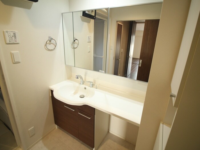 物件内観写真8　(洗面)