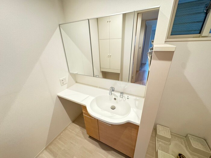 物件内観写真11　(洗面)