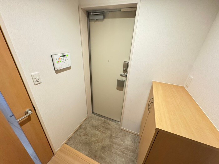 物件内観写真16　(玄関)