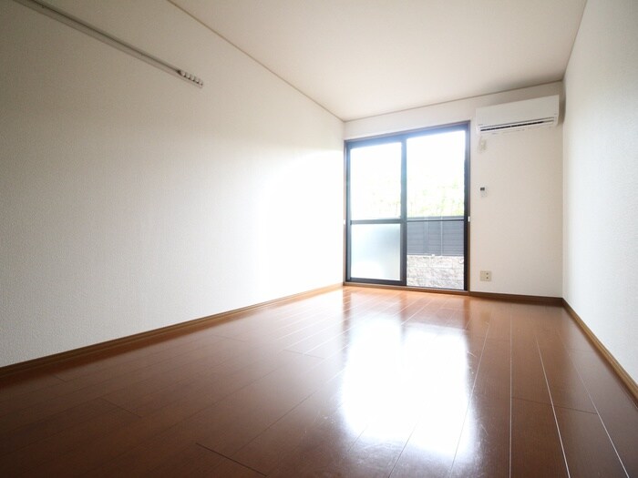 物件内観写真4　(居室)