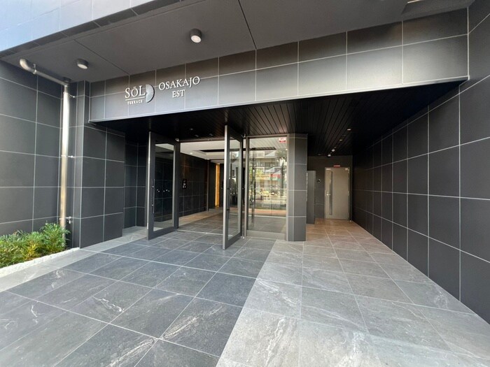 物件外観写真2　(エントランス部分)