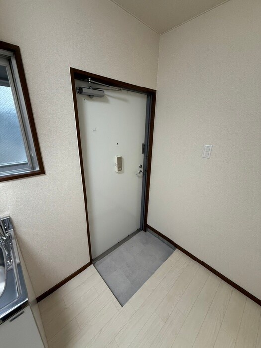 久保田ビルの玄関