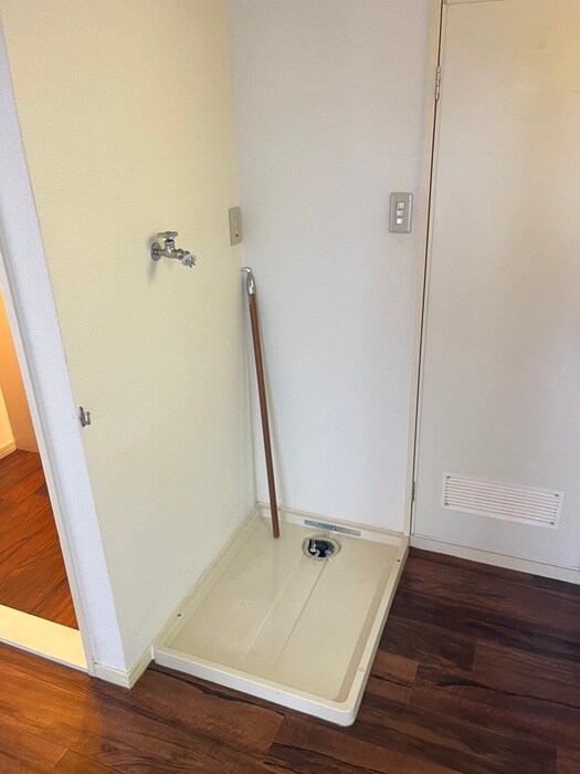 物件内観写真17　(洗濯機置場)