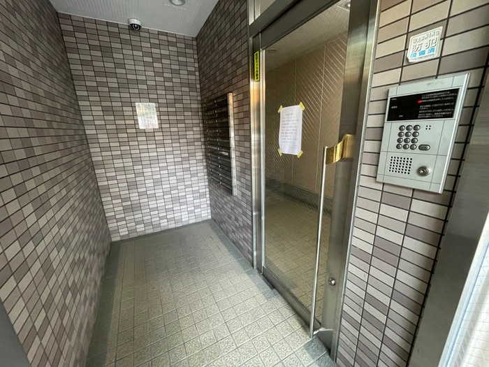 物件外観写真4　(エントランス部分)