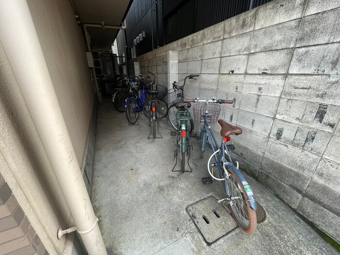 物件外観写真5　(駐輪場)