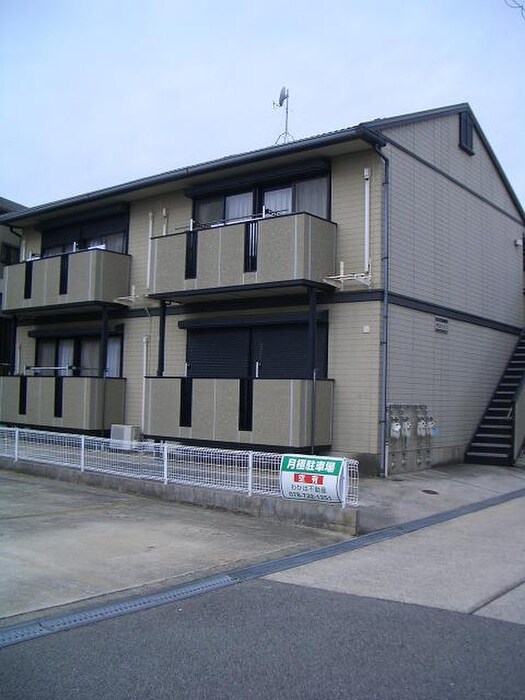 物件外観写真4　(駐車場)