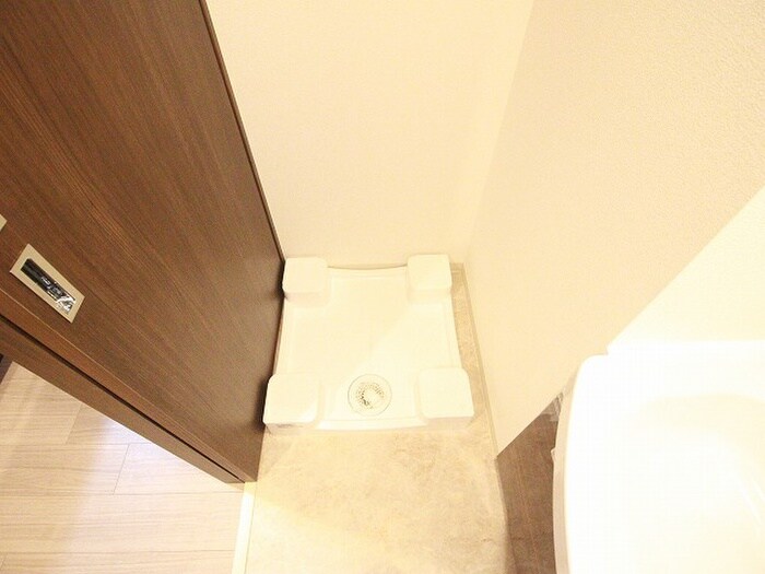 物件内観写真8　(洗濯機置場)