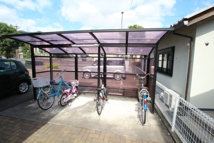 物件外観写真3　(駐輪場)