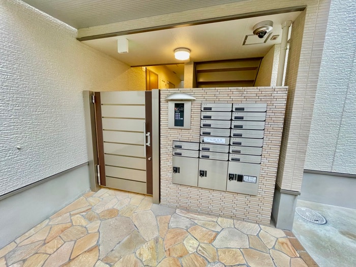 物件外観写真3　(エントランス部分)