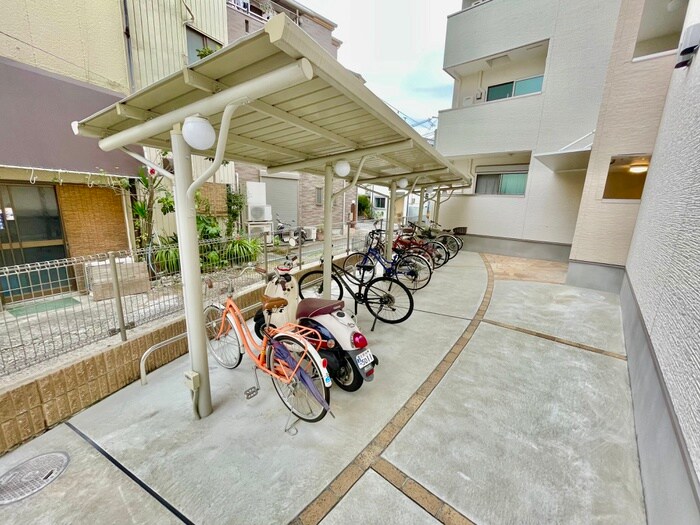 物件外観写真4　(駐輪場)