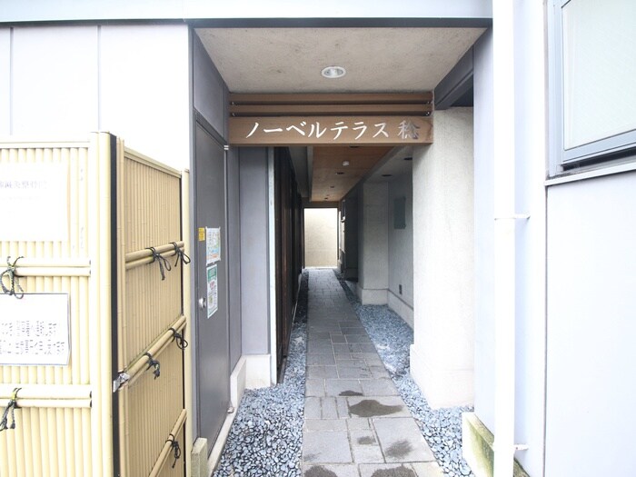 物件外観写真3　(エントランス部分)