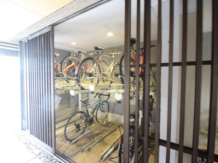 物件外観写真5　(駐輪場)