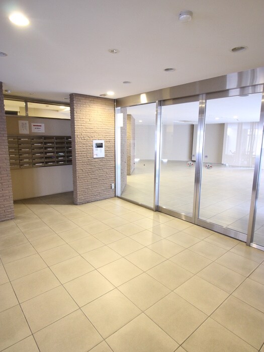 物件外観写真3　(エントランス部分)