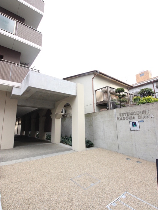 物件外観写真4　(エントランス部分)