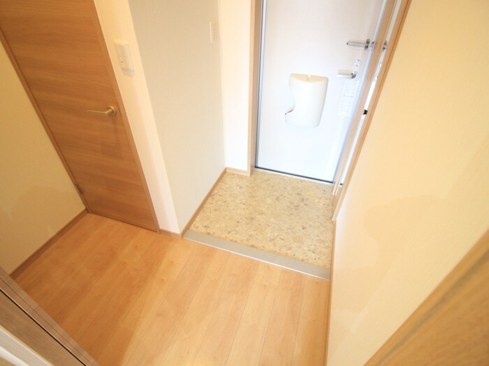 物件内観写真13　(玄関)