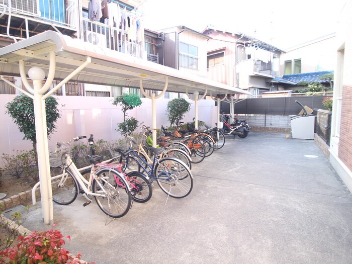 物件外観写真4　(駐輪場)
