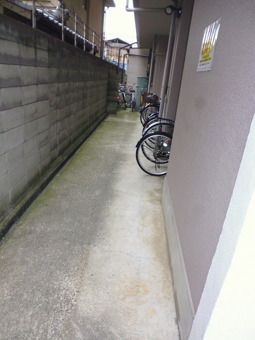 物件外観写真3　(駐輪場)