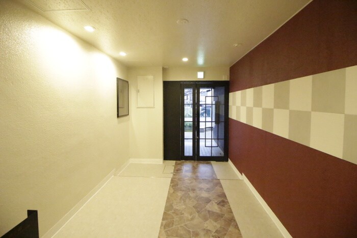 物件外観写真2　(エントランス部分)