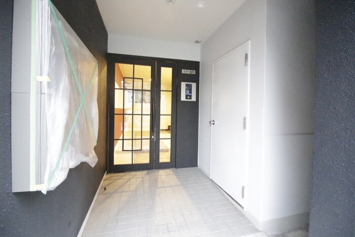 物件外観写真5　(エントランス部分)