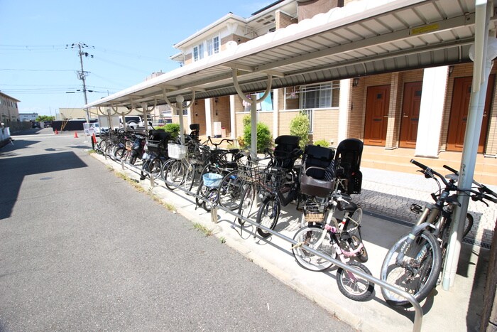 物件外観写真5　(駐輪場)