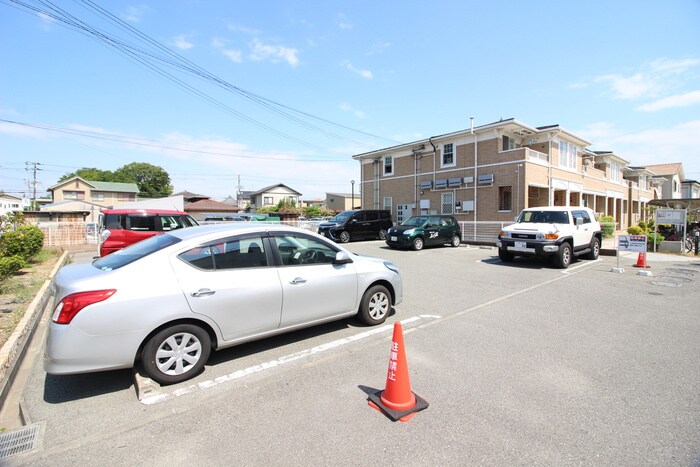 物件外観写真6　(駐車場)