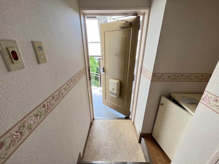 物件内観写真18　(玄関)
