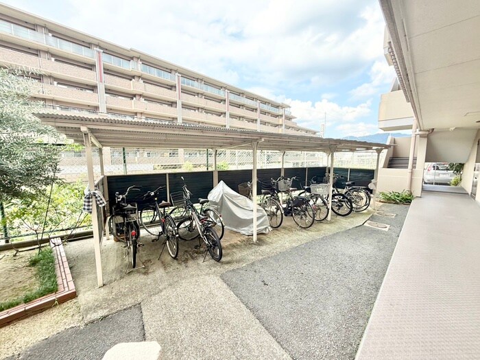 物件外観写真3　(駐輪場)