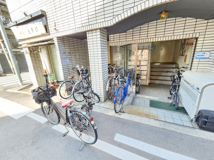 物件外観写真5　(駐輪場)