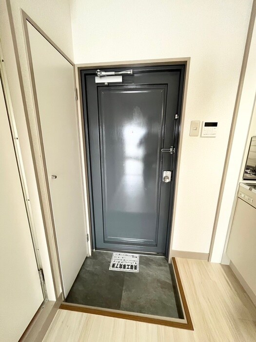 物件内観写真10　(玄関)