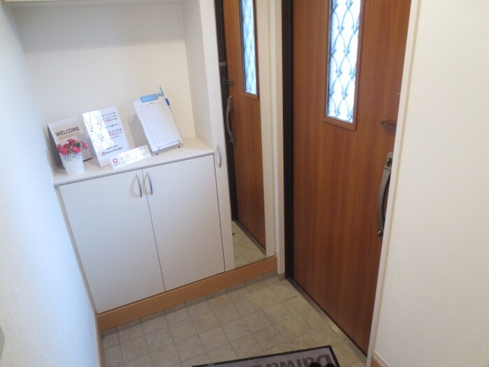 物件内観写真11　(玄関)