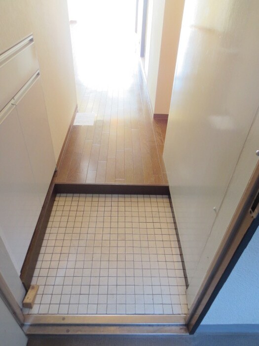 物件内観写真13　(玄関)