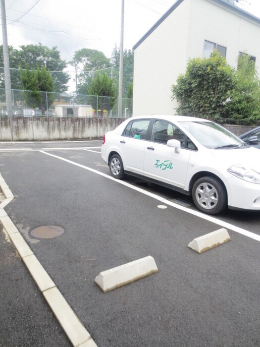 物件外観写真3　(駐車場)