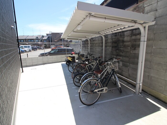 物件外観写真3　(駐輪場)