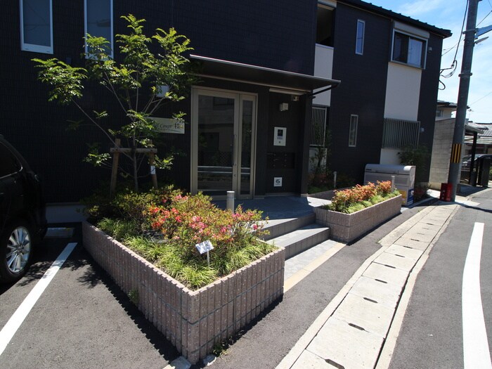 物件外観写真4　(エントランス部分)