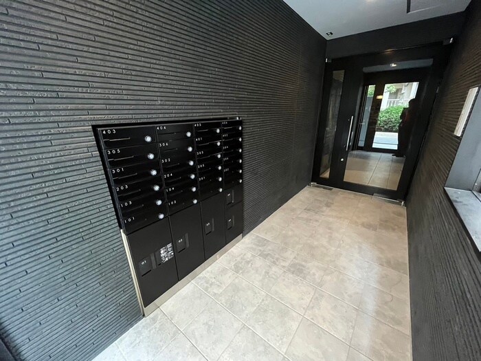 物件外観写真2　(エントランス部分)