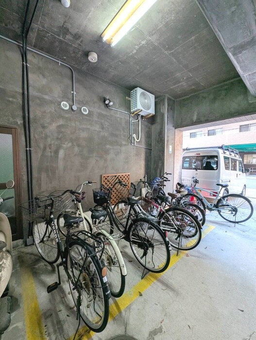 物件外観写真3　(駐輪場)
