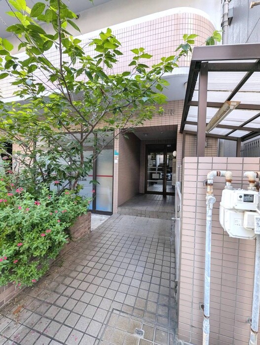 物件外観写真4　(エントランス部分)